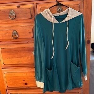 VALOLIA FLARED FRONT POCKETED LONG TUNIC WITH ADJ HOOD-2 TONE COLORED